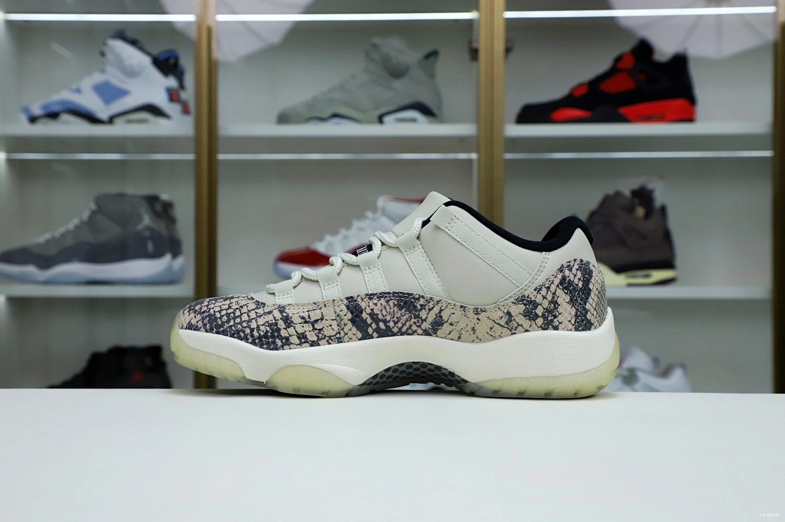 BONE 11 JORDAN LIGHT SNAKESKIN AIR LOW 1012